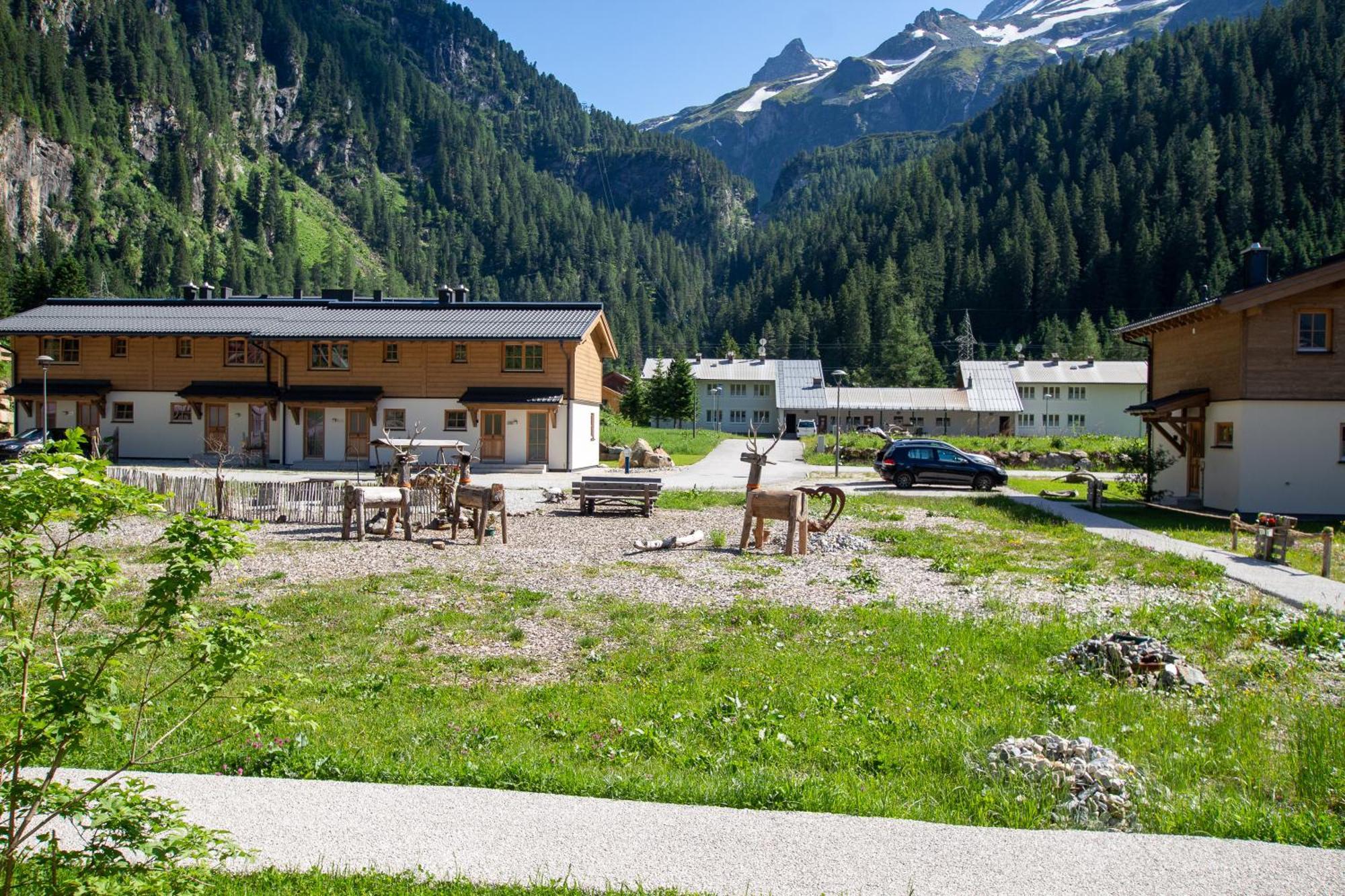 Tauerndorf Enzingerboden Ski In&Out - Steinbock Lodges Exteriör bild